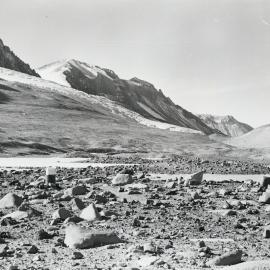 Lake Bonney from near the hut Lacroix Glacier in background (Taylor Valley)