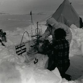 Studying mercury levels in Antarctic snow 