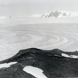 Junction of the Cox Glacier (L) and Skelton Glacier