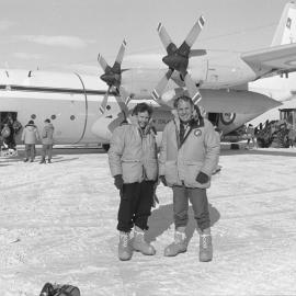 Simon Upton| Commodore Tempero| arriving at McMurdo