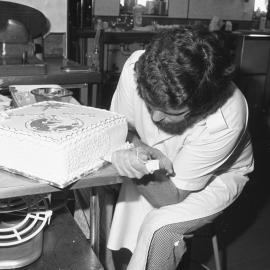 Steve Mosely| decorating Christmas cake