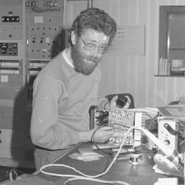 Science programmes| Paul Purves in protchs workshop