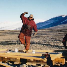 '67 Floor Down, Vanda Station