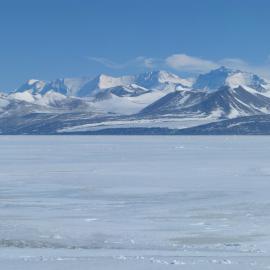 K001D sampling dust on sea ice, McMurdo Sound, photo by Dan Zwartz