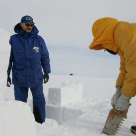 AFT course Lou and Rosie build snow trench