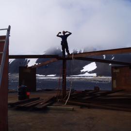 K510 Cape Hallett Station fuel tank removal