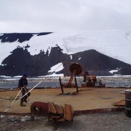 K510 Cape Hallett Station fuel tank removal