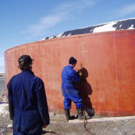 K510 Cape Hallett Station fuel tank removal