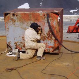 K510 Cape Hallett Station fuel tank removal