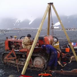 K510 Cape Hallett Station fuel tank removal