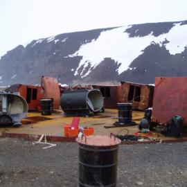 K510 Cape Hallett Station fuel tank removal