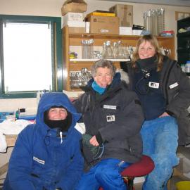 K058 2007- Sandra Gandre, Victoria Metcalf, Nicki Shackleton