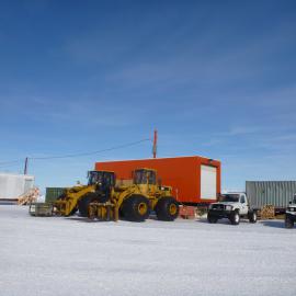 Field Support on the ice and setting up field camps