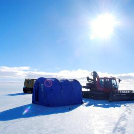 06 The Pisten Bully at our hole site