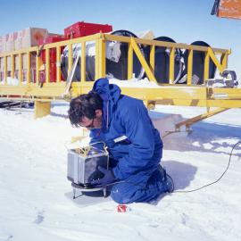 Making gravity measurements on Wilkes 93-94 traverse