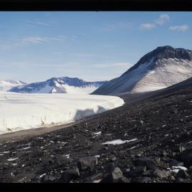 Victoria Glacier. Dry Valleys.