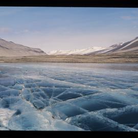 Lake Vanda. Wright Valley. Dry Valleys.