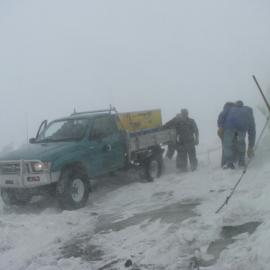 Transporting Bruker 120M from old Arrival Heights Laboratory to new one (2007))