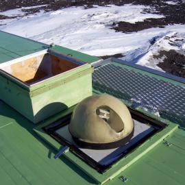 Bruker solar tracker hatch (1999)