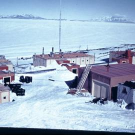 Exterior, Scott Base TAE-IGY era.jpg