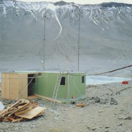 Adding porch to new lab, Vanda Station