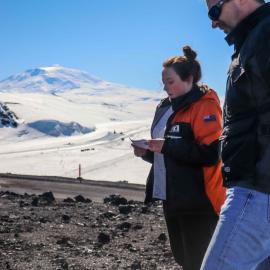 Liz Parlane speaks at the Erebus memorial with Erebus in the background