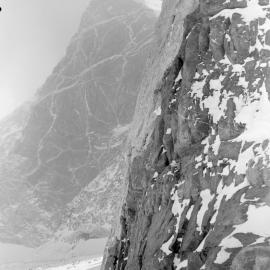 Heine_114-On-the-Ground_009