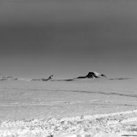 Heine_114-On-the-Ground_015