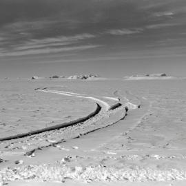 Heine_114-On-the-Ground_018