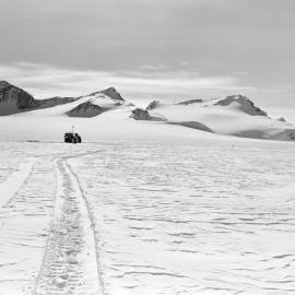 Heine_114-On-the-Ground_019