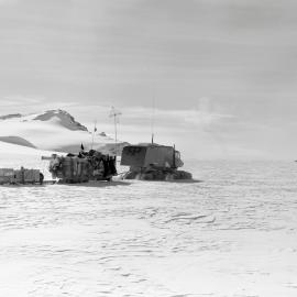 Heine_114-On-the-Ground_020