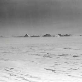 Heine_114-On-the-Ground_040