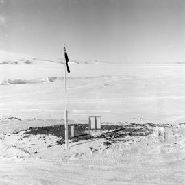 Heine_McMurdo-Ice-Shelf-1967_035