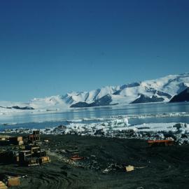 Looking to head of bay from Hallet