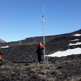 K060 Tying guy ropes on new VLF electric field antenna