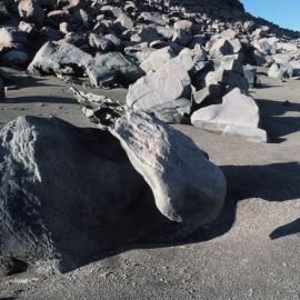 Rock in Labyrinth 