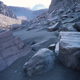 Rock and Sand- Labyrinth 