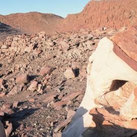 Midnight sun warms Labyrinth colours Beacon sandstone 