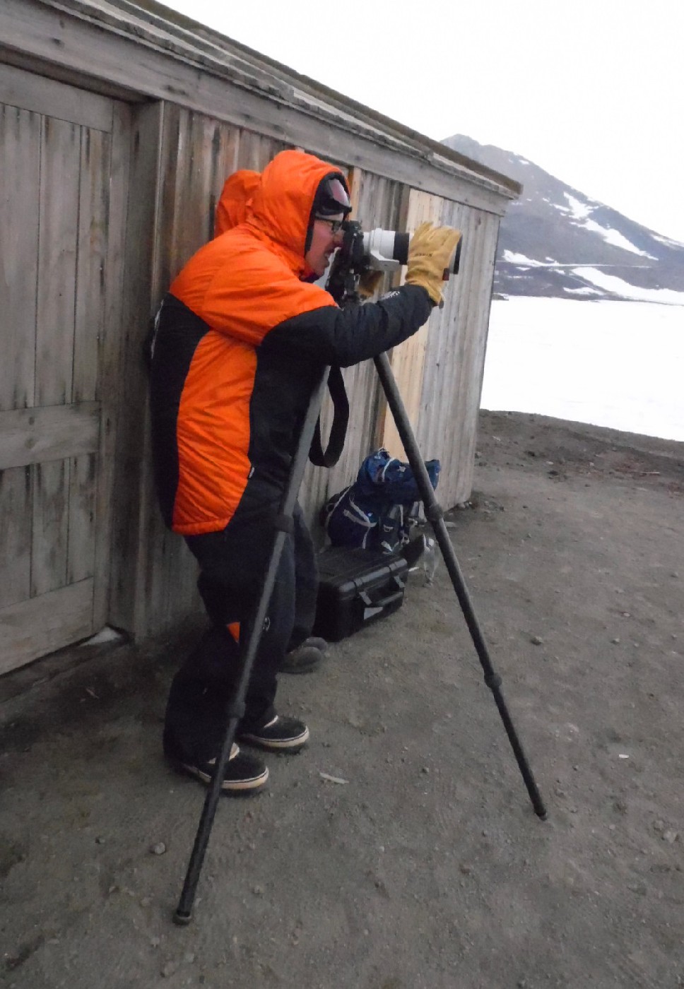 Trey Ratcliff taking photos outside of Discovery Hut, photo by Gill Lindsay
