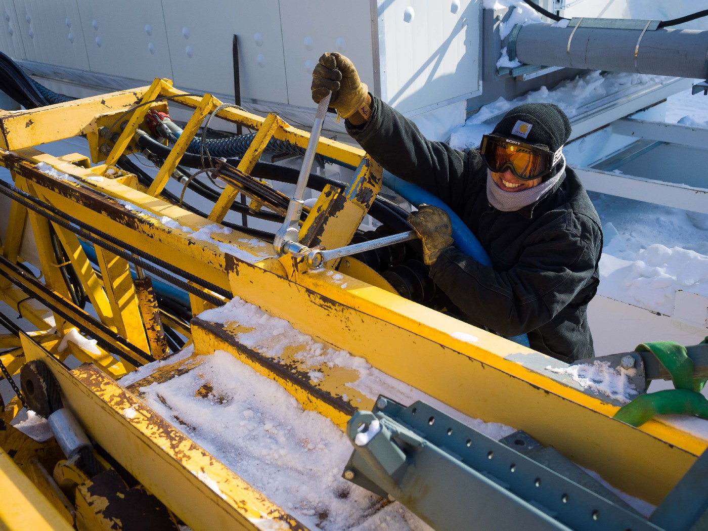 Ash Cotter swinging on the spanners
